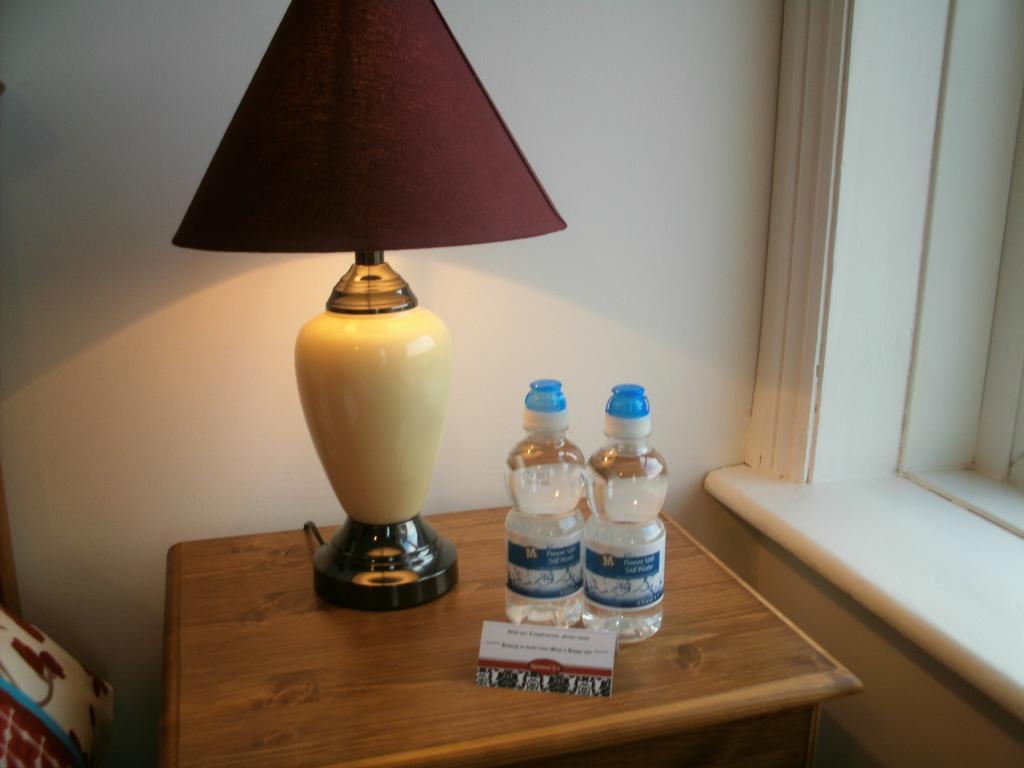 F3 2 Bedroomed Town House - Free Parking - Super 150 Mbps Wifi Near Gavin N Stacey Film House - 1 Free Dog Allowed Barry Camera foto