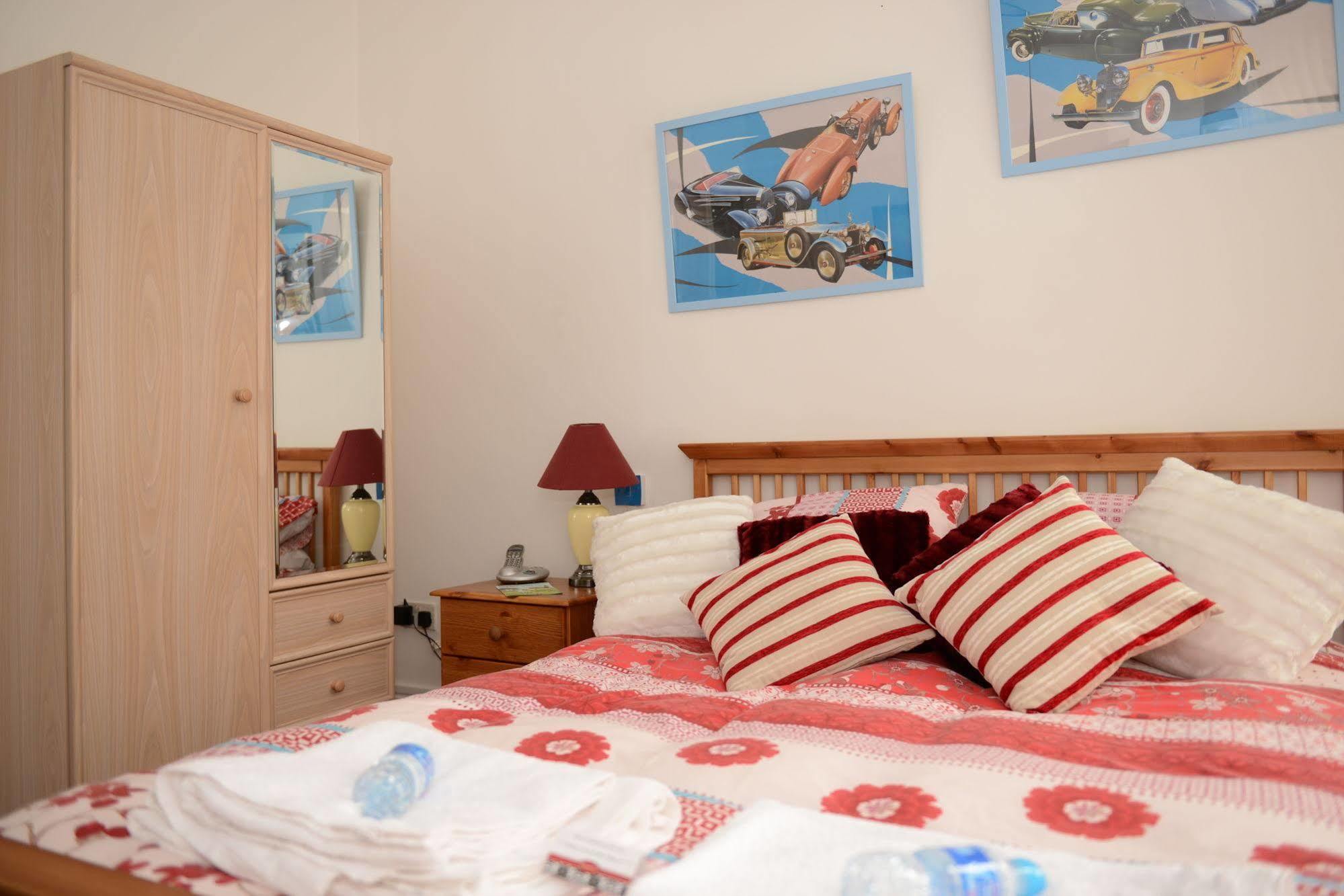 F3 2 Bedroomed Town House - Free Parking - Super 150 Mbps Wifi Near Gavin N Stacey Film House - 1 Free Dog Allowed Barry Esterno foto