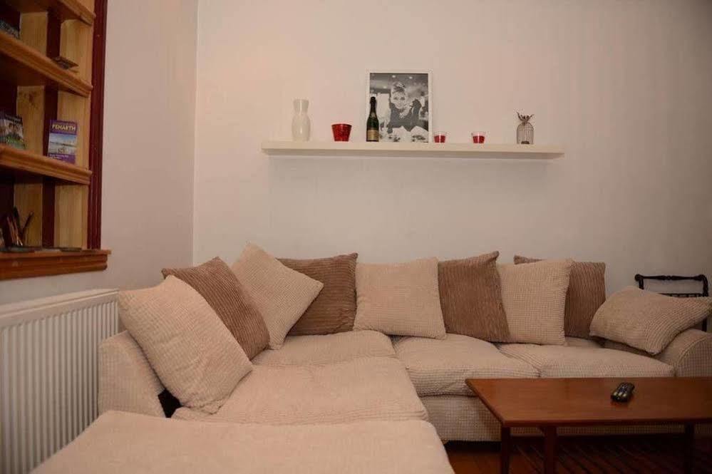 F3 2 Bedroomed Town House - Free Parking - Super 150 Mbps Wifi Near Gavin N Stacey Film House - 1 Free Dog Allowed Barry Esterno foto