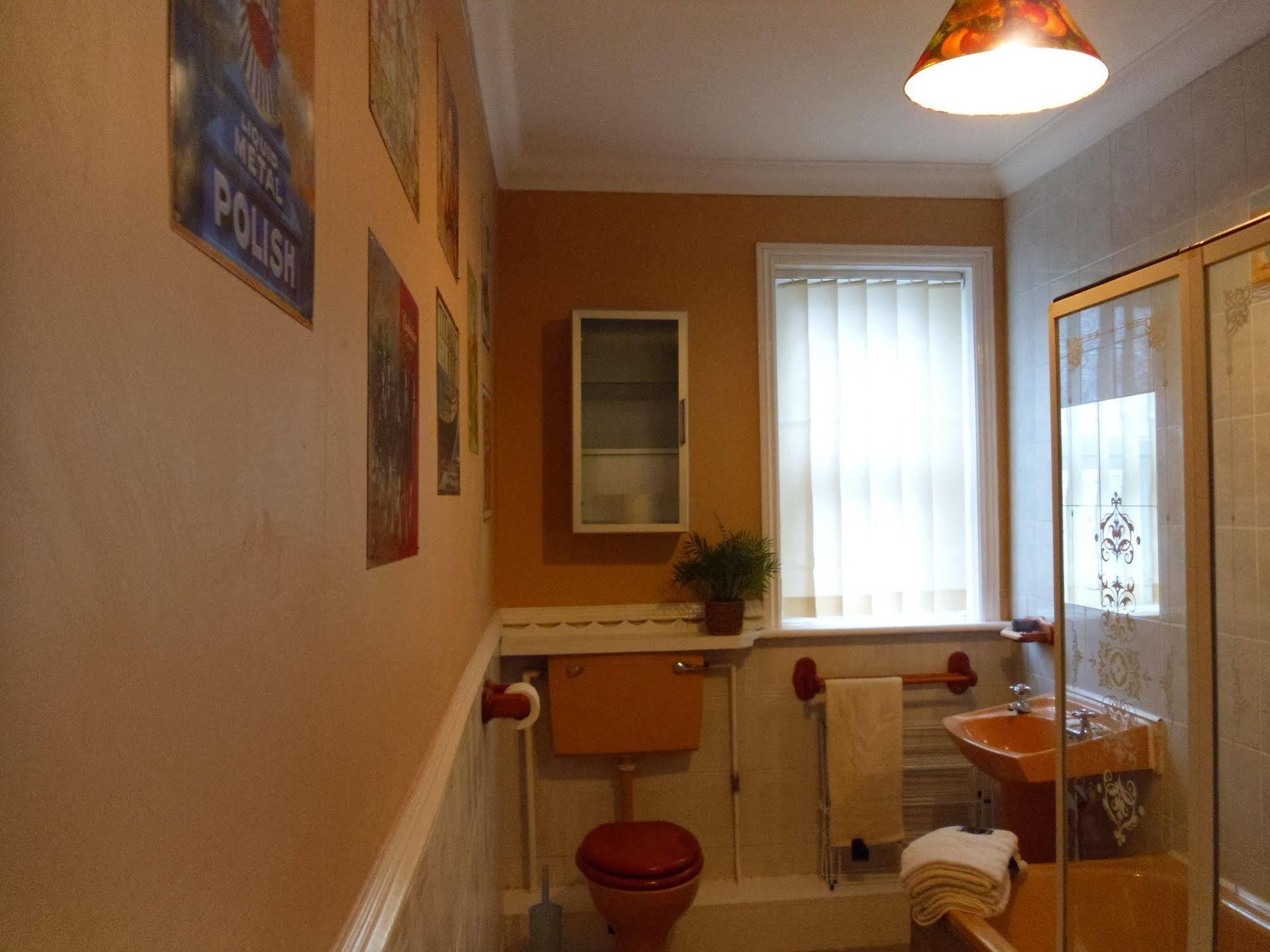 F3 2 Bedroomed Town House - Free Parking - Super 150 Mbps Wifi Near Gavin N Stacey Film House - 1 Free Dog Allowed Barry Esterno foto