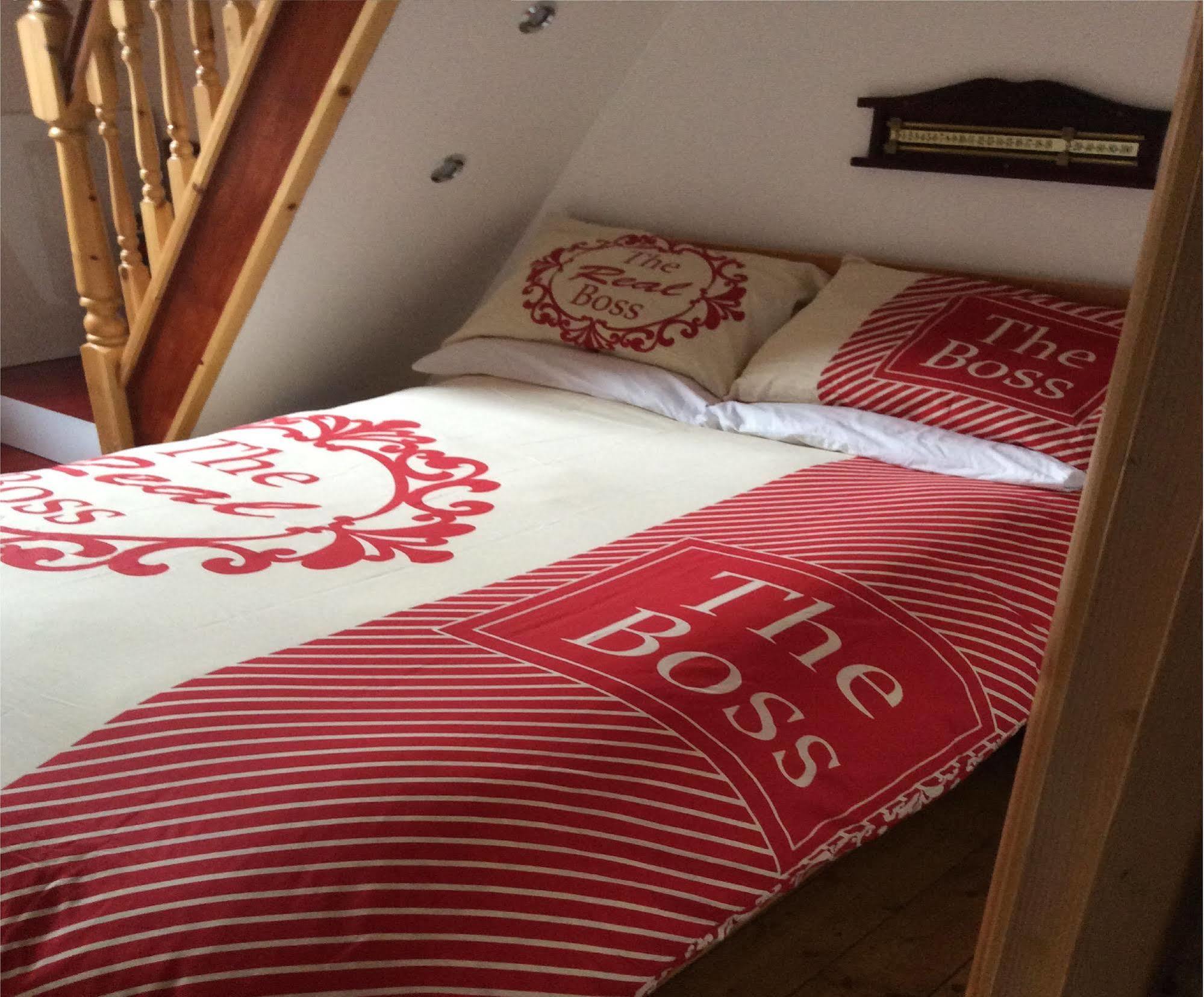 F3 2 Bedroomed Town House - Free Parking - Super 150 Mbps Wifi Near Gavin N Stacey Film House - 1 Free Dog Allowed Barry Esterno foto